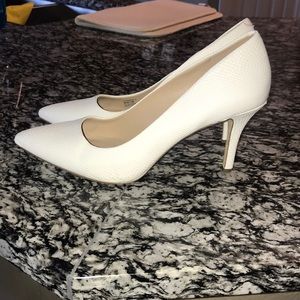 BCBGeneration white pumps